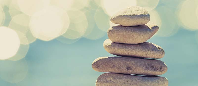 kairn (stacked stones) in front of sky